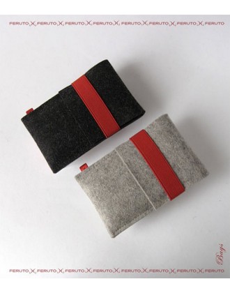 LITTLE WOLF iPhone German wool felt sleeve 